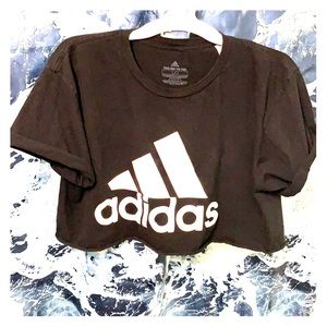 Cropped adidas “go-to tee”